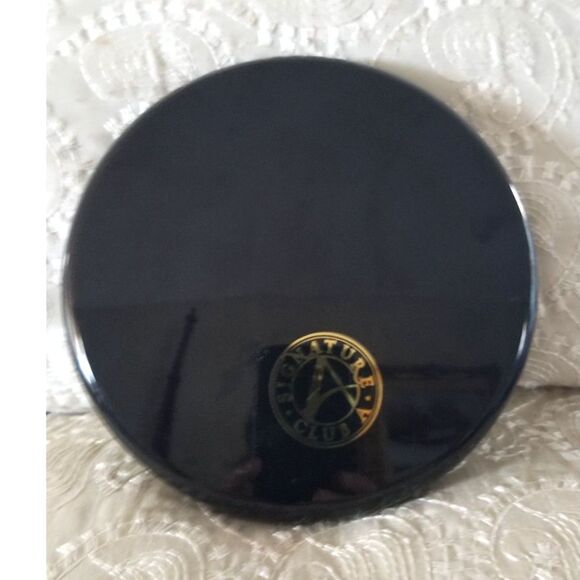 Signature Club A Foundation 1.2 oz SHADE MEDIUM - Picture 3 of 3